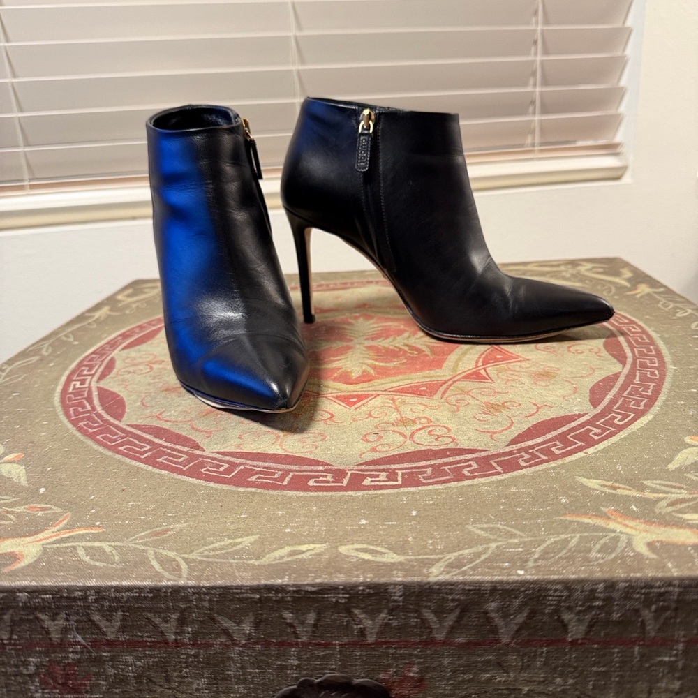 Gucci Black Leather Ankle Bootie, Size 37.5/7.5